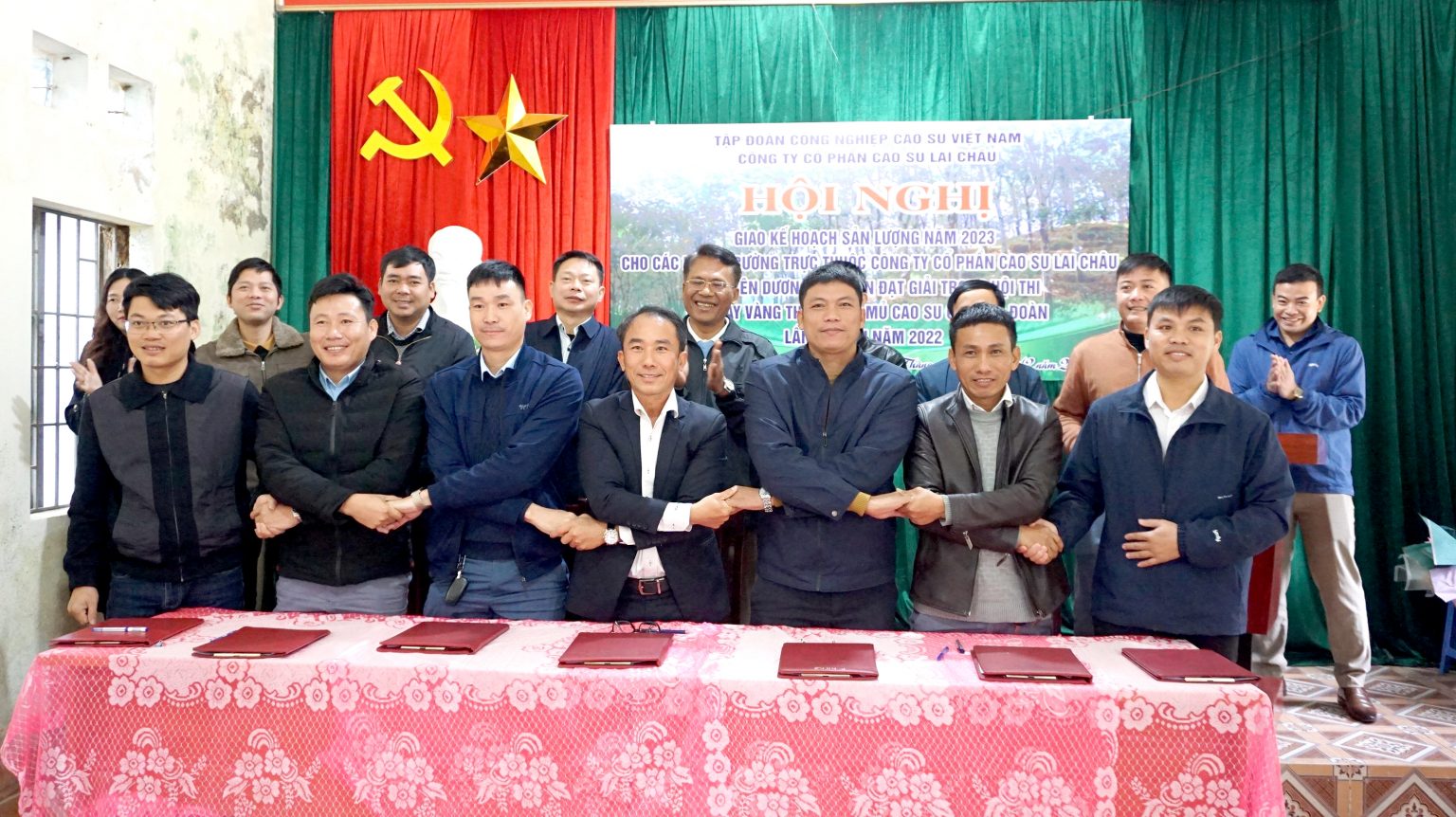 Cao su Lai Châu phấn đấu khai thác 7.000 tấn mủ quy khô năm 2023