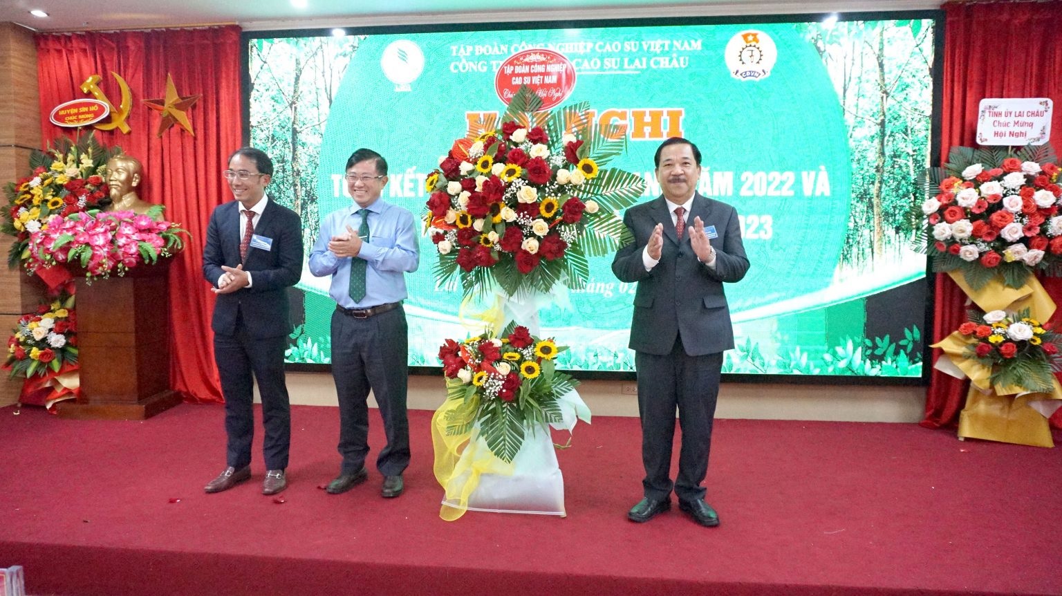 Cao su Lai Châu phấn đấu đạt sản lượng 7.000 tấn mủ