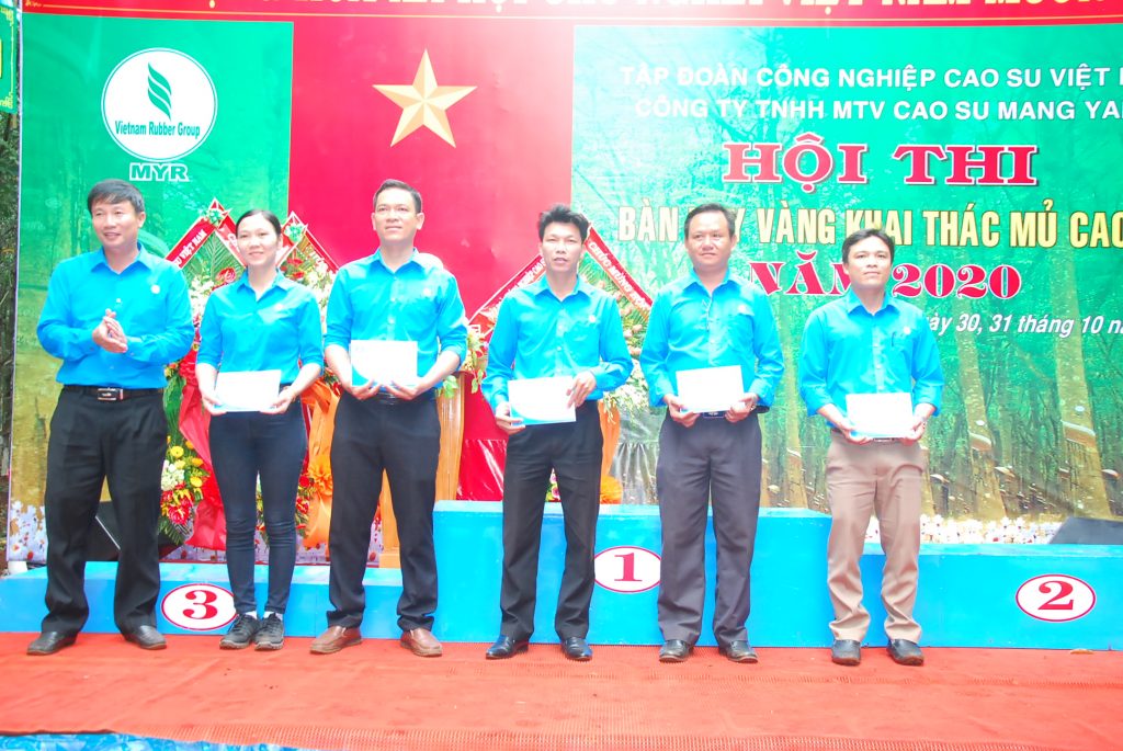 Bàn tay vàng Cao su Mang Yang: Giải nhất công nhân đồng bào dân tộc