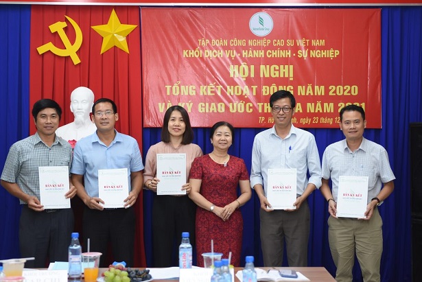 Khối Dịch vụ – Hành chính – Sự nghiệp hoàn thành tốt nhiệm vụ