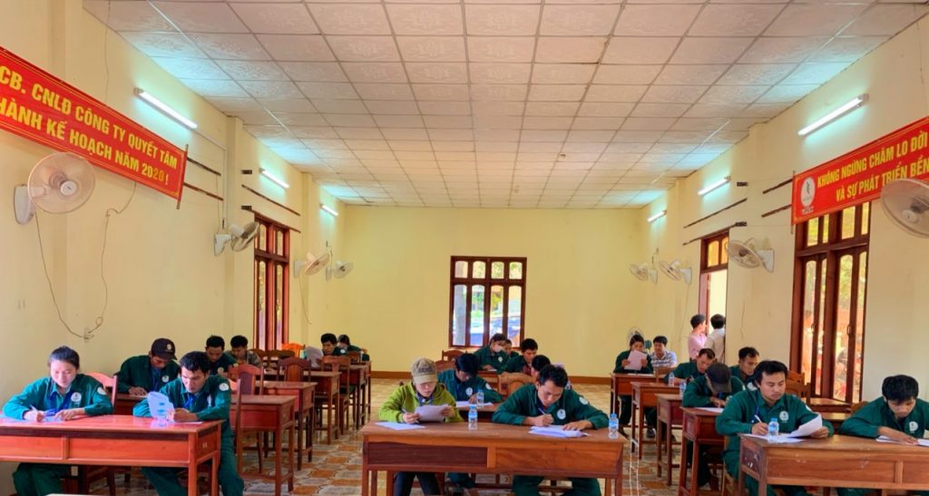 Nông trường Bachiang II giải nhất thi thợ giỏi thu hoạch mủ Cao su Việt Lào