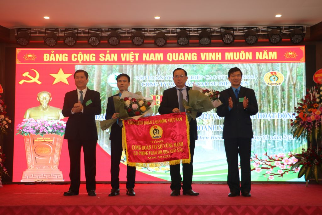 Cao su Điện Biên: Người lao động có việc làm, thu nhập ổn định
