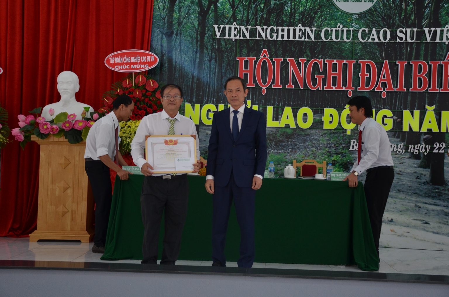 Nghiên cứu khoa học gắn với thực tiễn sản xuất