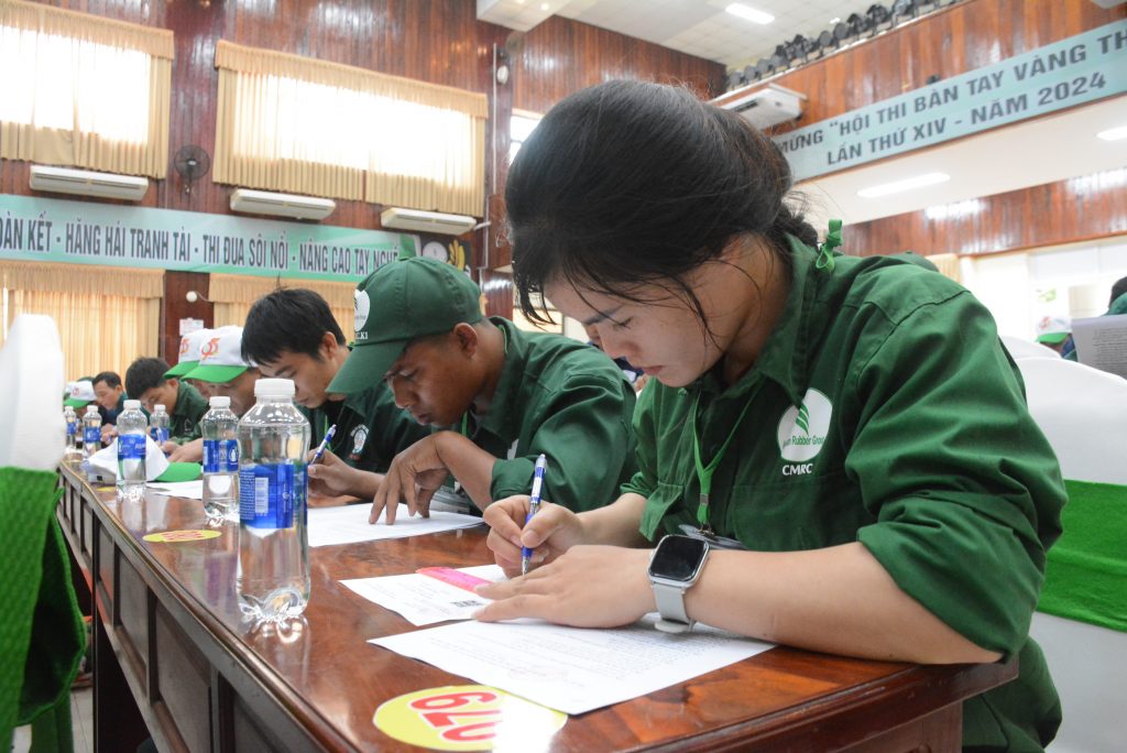 240 thí sinh hào hứng bước vào những phần thi đầu tiên tại Hội thi Bàn tay vàng