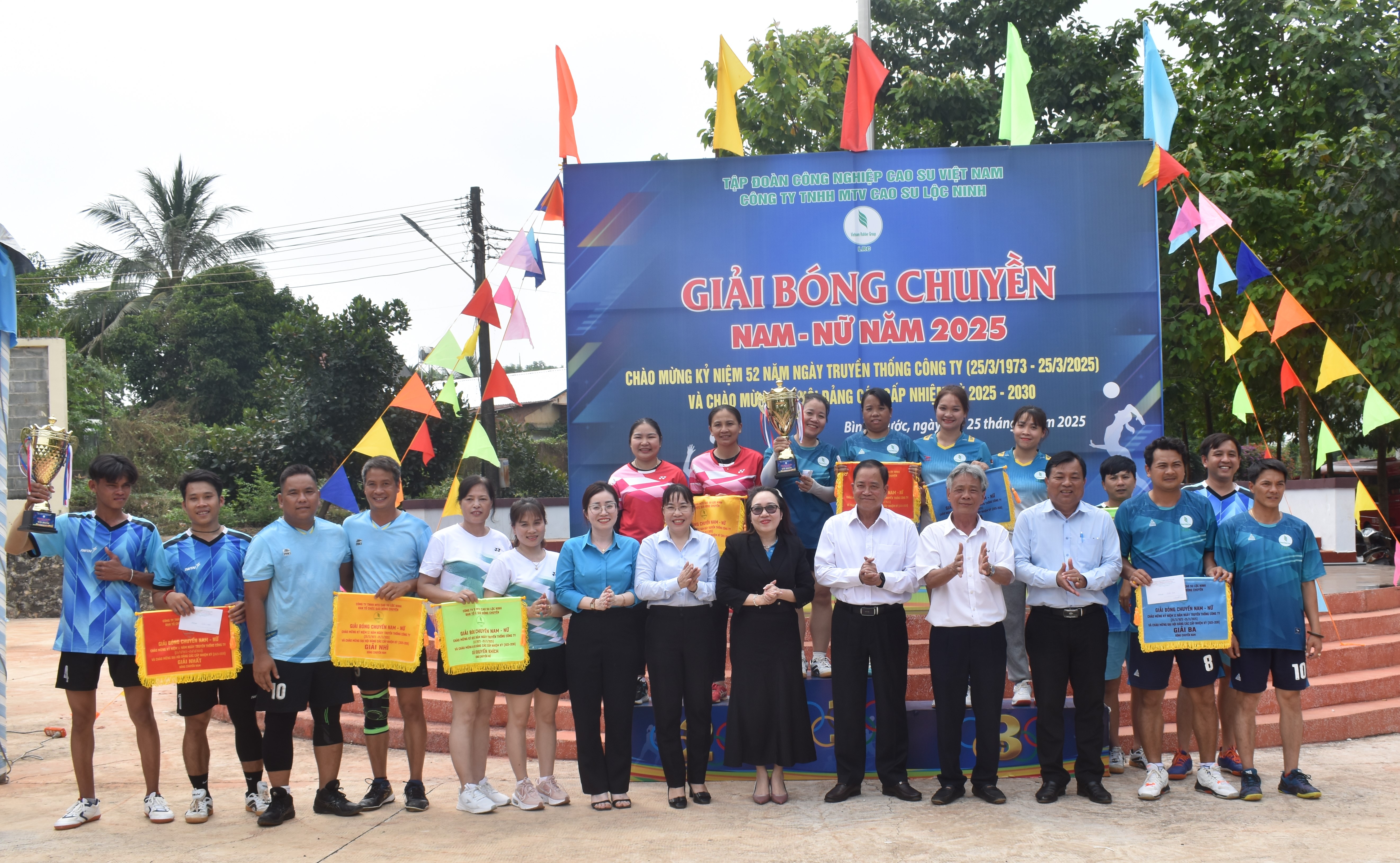 Cao su Lộc Ninh sôi nổi các hoạt động kỷ niệm 52 năm truyền thống Công ty và chào mừng Đại hội Đảng các cấp