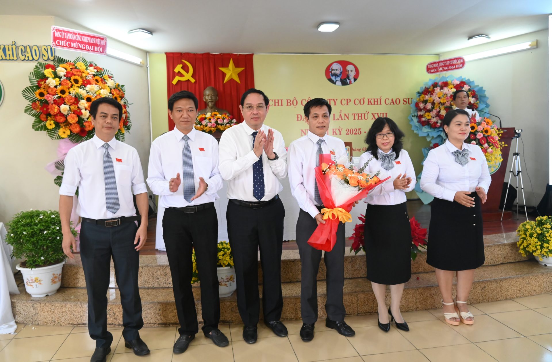Ông Văn Trọng Long được bầu làm Bí thư Chi bộ Công ty CP Cơ khí Cao su