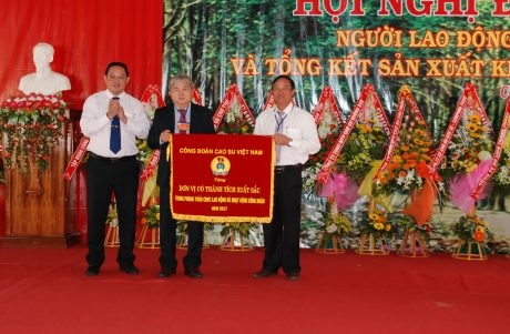 Xứng danh anh hùng lao động