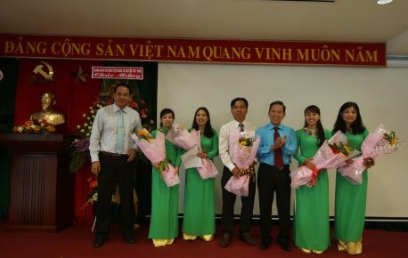 Bà Phan Thị Huyển giữ chức Chủ tịch Công đoàn Tạp chí Cao su VN