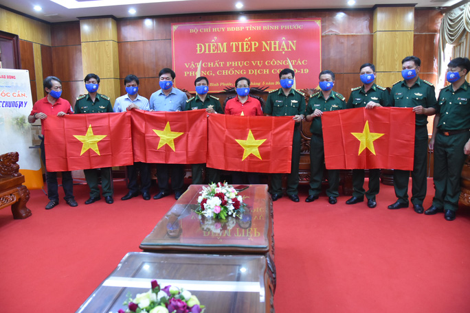Cờ Tổ quốc biên cương đến với vùng biên giới Bình Phước