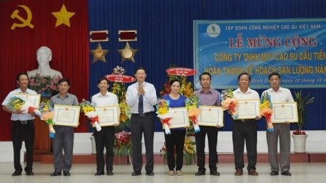 Thưởng 180 triệu đồng cho Cao su Dầu Tiếng