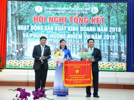 Cao su Dầu Tiếng được tặng Cờ thi đua xuất sắc của Thủ tướng Chính phủ