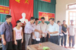 Công ty TNHH MTV Cao su Hương Khê tặng 75 xuất quà cho các gia đình chính sách.