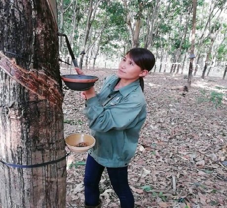 Nữ công nhân tận tụy, yêu nghề
