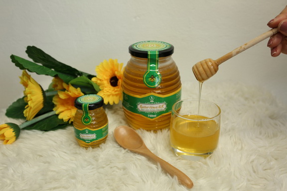 CTCP cao su Sơn La hỗ trợ cán bộ công nhân nuôi ong mật trong rừng cao su, phát triển thương hiệu mật ong RUBBER HONEY SLR