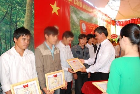 Cao su Sa Thầy về đích sớm 33 ngày