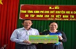 VRG tặng 100 triệu đồng cho quỹ khuyến học huyện Châu Thành, Long An