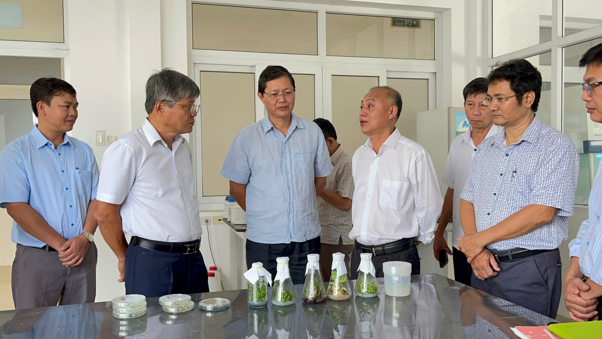 Chủ tịch HĐQT VRG Trần Công Kha làm việc với Viện Nghiên cứu Cao su Việt Nam