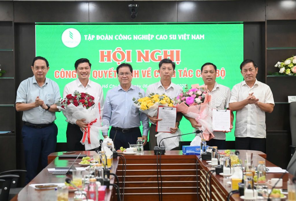VRG công bố quyết định công tác cán bộ